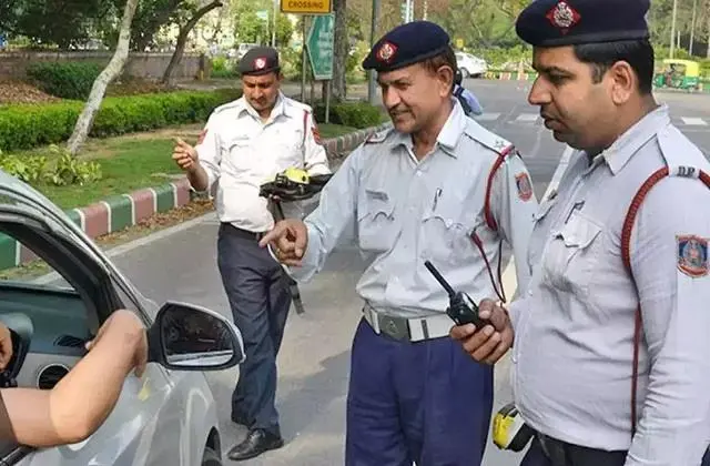 💥 लोक अदालत ट्रैफिक चालान दिल्ली 2025: बिना कोर्ट जाए चालान माफ करवाने का सुनहरा मौका!