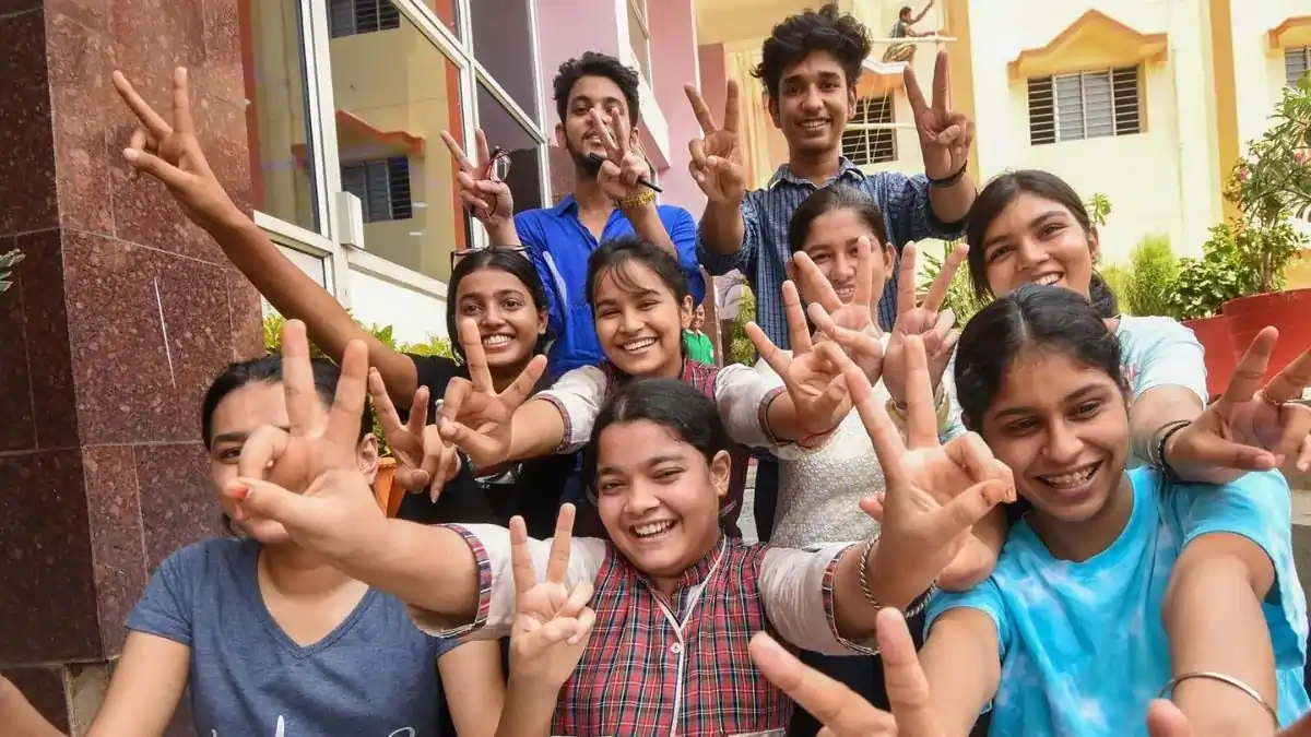 Gujarat Board Topper Holding Certificate